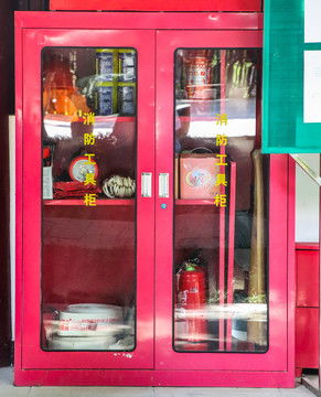 守護安全防線 施工現(xiàn)場消防器材柜的建筑攝影藝術(shù)與實用素材